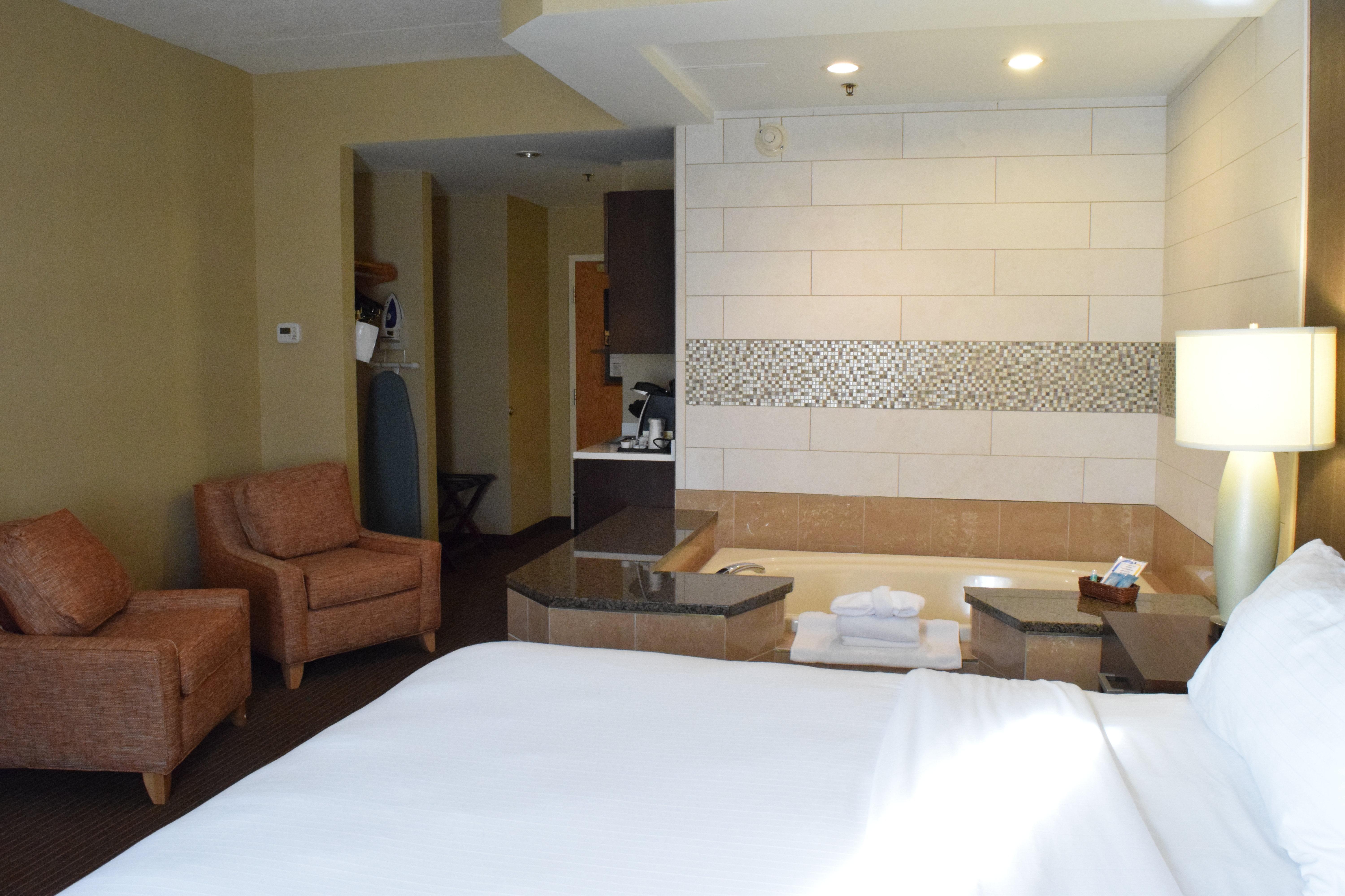 Holiday Inn Express Hotel & Suites Watertown - Thousand Islands, An Ihg Hotel Ngoại thất bức ảnh