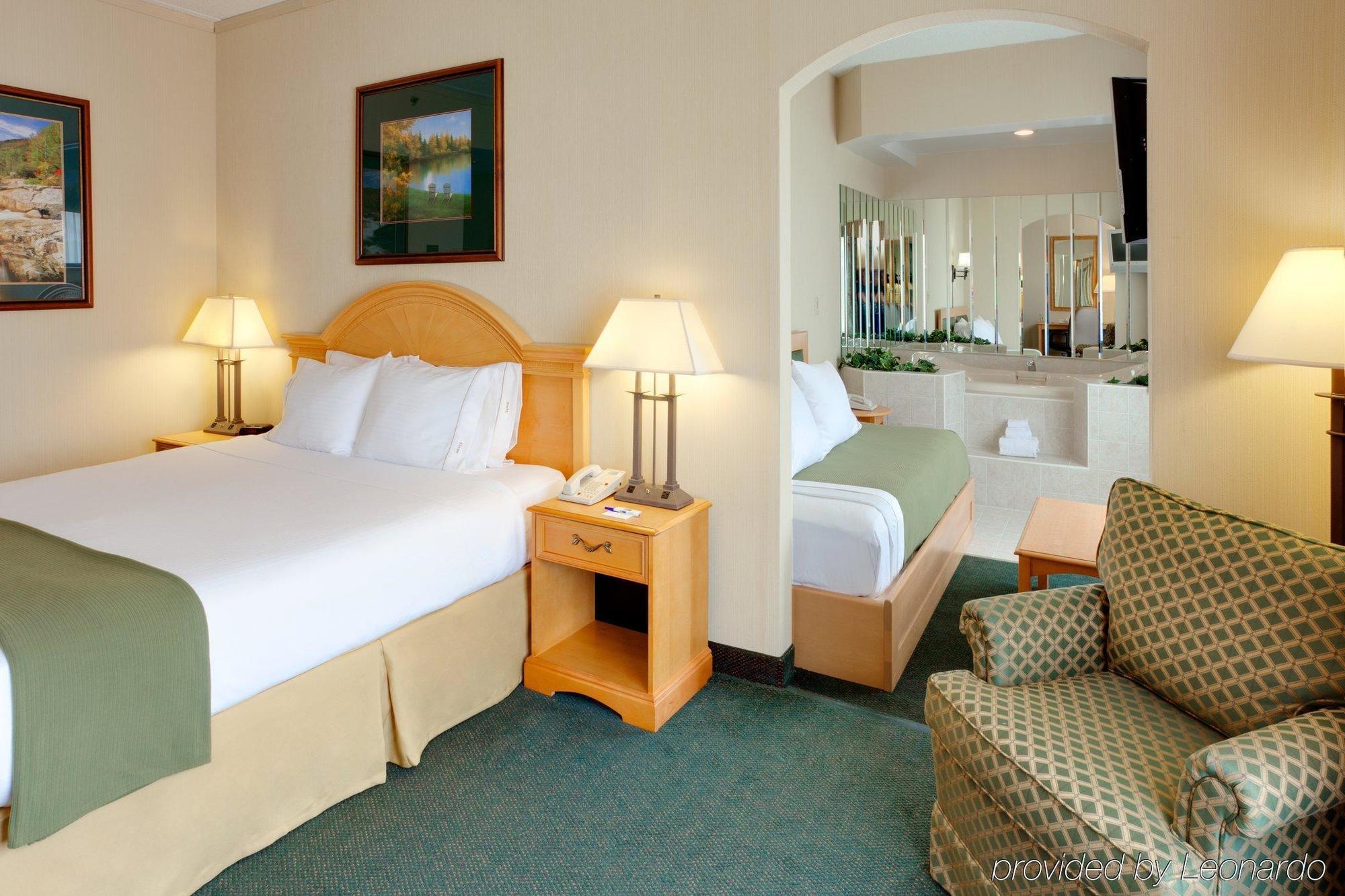 Holiday Inn Express Hotel & Suites Watertown - Thousand Islands, An Ihg Hotel Phòng bức ảnh